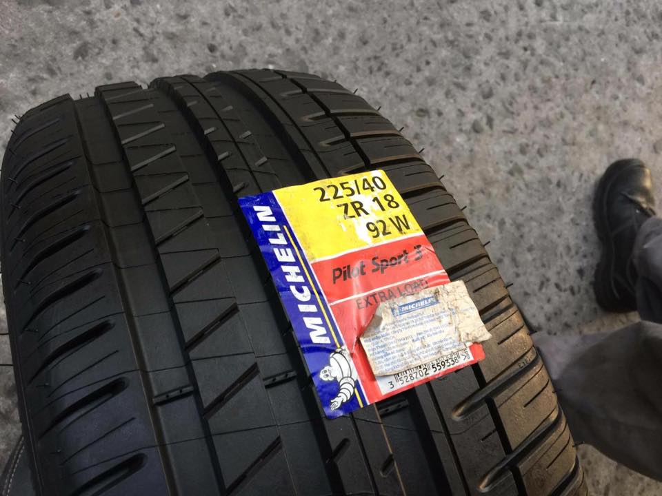 Đặc biệt hỗ trợ giá vỏ Micheline 225/40/R18